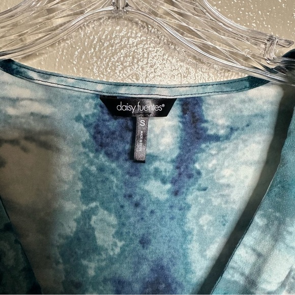 Daisy Fuentes Teal Tie Dye Gathered Front Blouse Size Small - Picture 4 of 6